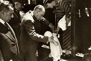 Kırmızı Kurdele, Atatürk ve Faiz Bey!
