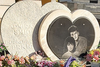 Admira Ismić and Boško Brkić’s grave — the Bosnian Romeo and Juliet who died in a hug