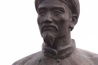 A statue of Nguyen Du.