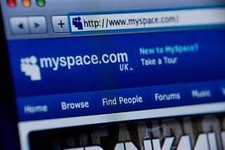 “Sosyal Medya Pazarlamasında Öncülerin Mirası: MySpace, Facebook ve İnovasyonun Geleceği”