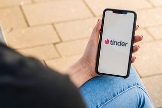 Tinder Ads: How to Get New Customers to Swipe Right