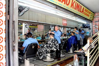 De cabelo e barba feita