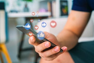 Metamorfose humana: identidade no auge das redes sociais