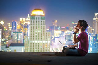 Viaggiare a suon di bit e strette di mano