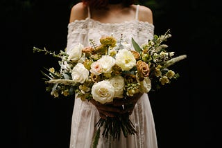 3 reasons to add wood flowers to your wedding bouquet