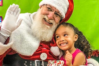 CRIANÇAS DA ZONA NORTE DE SÃO PAULO RECEBEM VISITA DO PAPAI NOEL