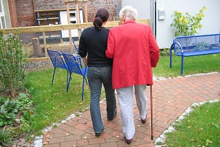 5 Ways Caregivers Benefit from Assisted Living