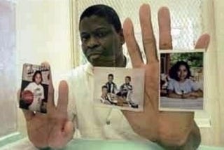 Rodney Reed behind bars with family pictures