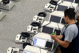 A urna eletrônica precisa de uma problematização lúcida