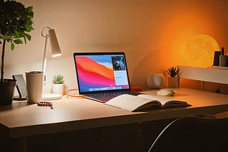 GeeklyHub Reviews 6 ways to organize your desk for maximum productivity in 2023