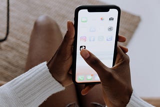 How do you make a faceless TikTok account?