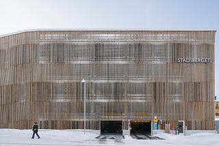 https://www.archdaily.com/799662/the-parking-garage-that-moonlights-as-a-sledding-slope-white-arkitekter-plus-henning-larsen-architects/582e30d9e58eceb1c1000028-the-parking-garage-that-moonlights-as-a-sledding-slope-white-arkitekter-plus-henning-larsen-architects-photo