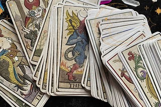 Discovering the Trionfi della Luna Tarot: First Impressions