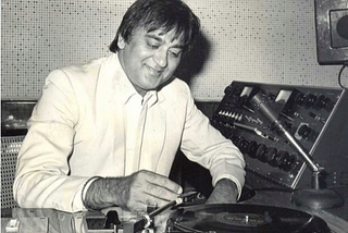 3 major Indian Actors, who started off as Radio Artists?