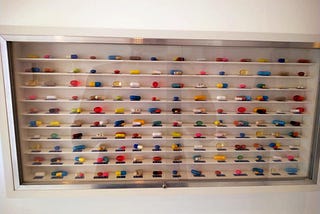 Pourquoi l’artiste Damien Hirst se sert-il des médicaments pour faire des œuvres d’art ?