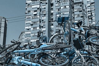 Learning from the Futures: Speculative Design tools in Service Design