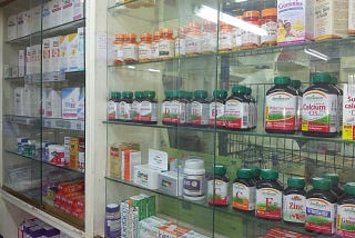 Manajemen pengelolaan stok obat di apotek