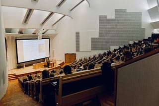 The Difference Storytelling Makes in Class Lectures