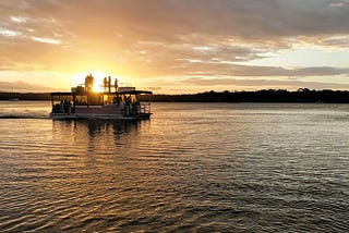 A captivating sunset and a delicious dinner aboard the Noosa Sunset Dinner Cruise!