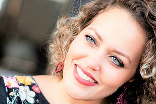Entrevista com Mari Vasconcelos