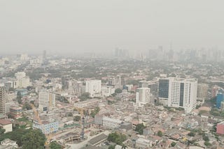 Potret Jurang Antar Kelas di Tengah Kota