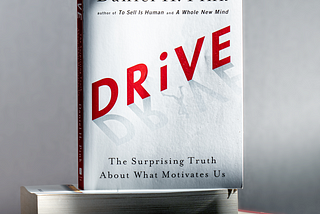 Cómo funciona la motivación — reseña del libro Drive