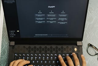 A laptop with ChatGPT on the screen describing the trend of AI over SEO