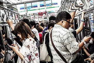 Débauche de téléphones dans le métro japonais