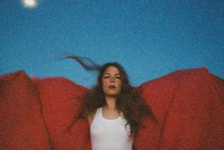 MAGGIE ROGERS- HEARD IT IN A PAST LIFE