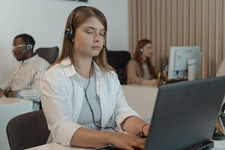 Improving the Efficiency of Call Center Workers