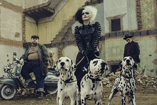 Cruella De Vill in Disney’s Cruella, with Horace, Jasper, and three dalmations.