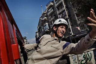 حياة وآلام مجانين الدفاع المدني في حلب
