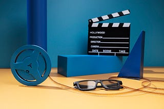 Imagen de <a href=”https://www.freepik.es/foto-gratis/gafas-3d-claqueta-peliculas_29803919.htm#query=cine&position=46&from_view=search&track=sph">Freepik</a>