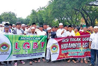 Pelangi di Tengah Kota: LGBT dalam Perspektif Urban