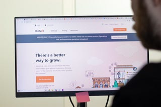 How To Choose For Emails: Hubspot Sequences or Marketing