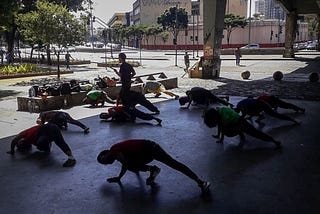 Os treinos de capoeira do Kilûmbu Òkòtó partiram da rua.