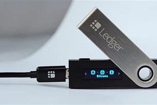 Ledger actualiza el software de sus dispositivos.
