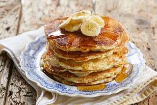 HOW TO MAKE BANANA PANCAKES WITH BISQUICK