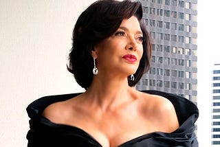 Shohreh Aghdashloo shines in Alex Soldier at the 2023 Oscars