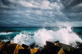 “Se eu sou o céu, você é o mar me encarando de volta”