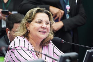 Tereza Nelma vota favorável para assegurar 100% dos recursos do Fundeb para o ensino público