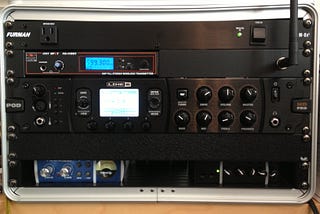 Electric guitar equipment rack