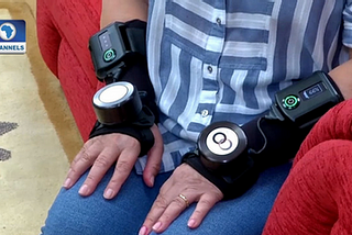 HAND TREMOR DAMPENING DEVICE