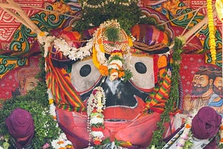 Translation: “Gaganmay Thaal Ravi-Chandra Deepak Bane” / “Gagonero Thaale Robi-Chandra Deepak…