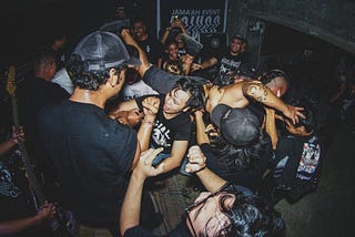 Viralisme dalam Scene Hardcore/Punk: Makan tuh Moshing!