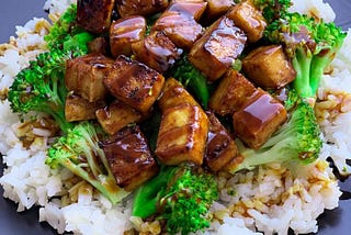 Tofu teriyaki with broccoli and rice