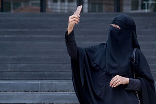 Burca, niqab e hijab: entenda as diferenças e motivações por trás das vestes muçulmanas