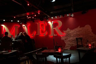 Picture of Amsterdam comedy club Toomler, before the set