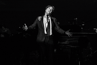 Review: “Two Hours of Pow!” — Rufus Wainwright Channels Judy Garland at Carnegie Hall