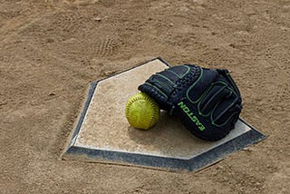How to pick a Softball Glove that Fits